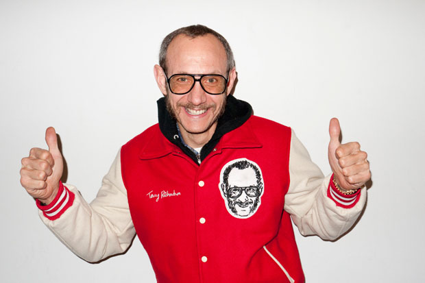 Terry, seine berühmte Brille und die berühmte weiße Wand